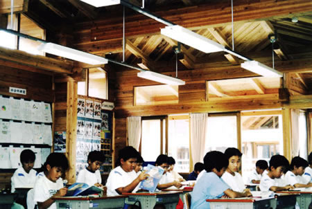 木造校舎は学習効果を向上させるの写真
